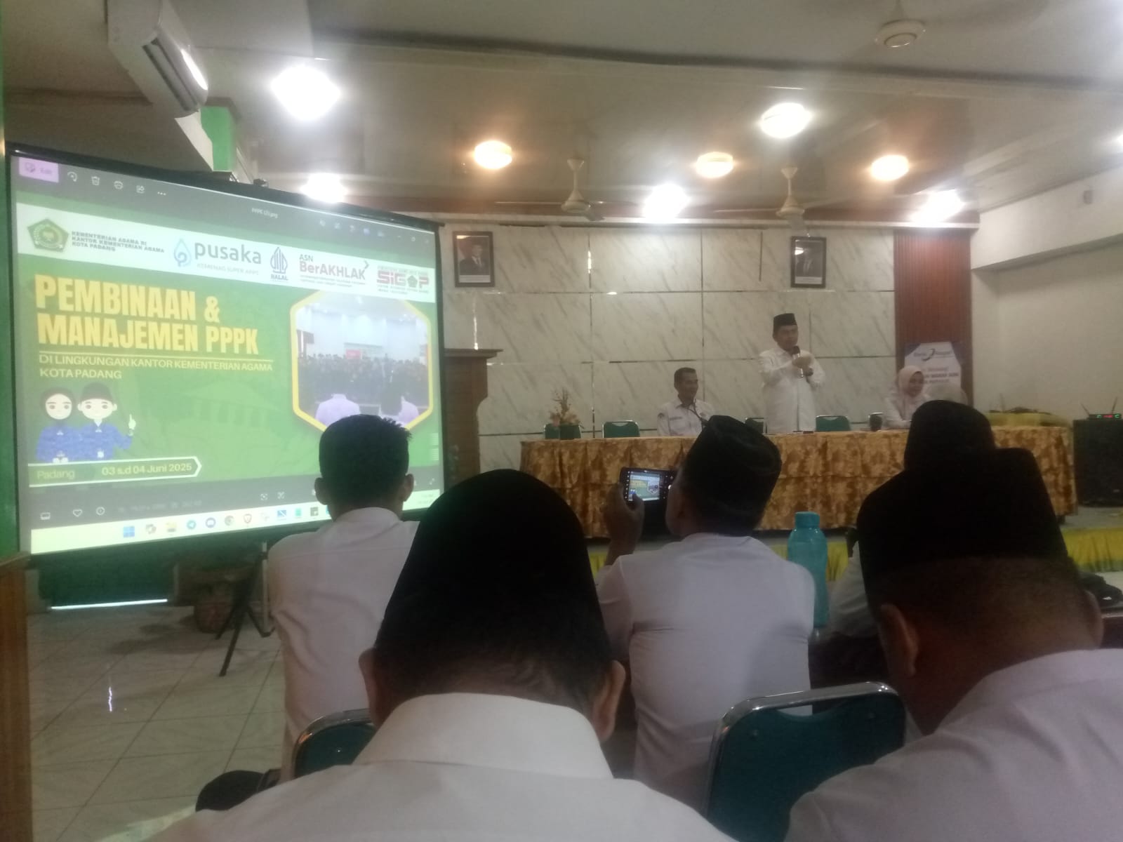 8 PPPK MTsN 3 Kota Padang Ikuti Pembinaan Bersama Kepala Kemenag Kota Padang