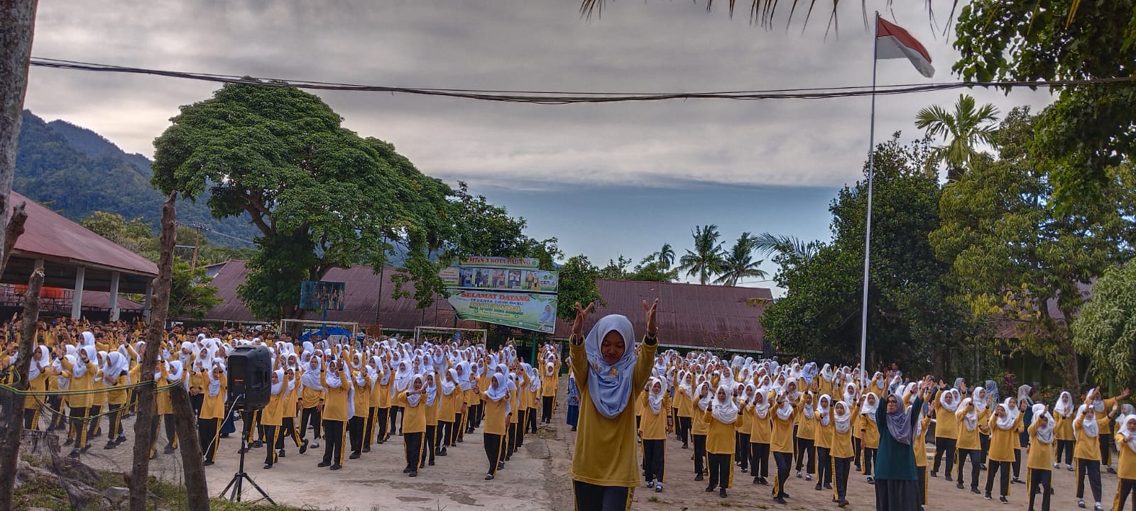 MTsN 3 Kota Padang Gelar Senam Anak Indonesia Hebat dalam Rangka Peringatan Hari Anak Nasional 2025