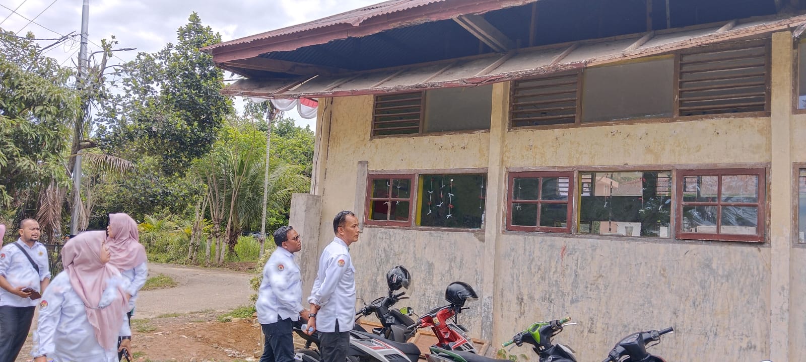 Tim Sarana Prasarana Kanwil Kemenag Sumbar Tinjau Kondisi Bangunan MTsN 3 Kota Padang