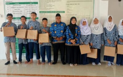 Guru dan Pegawai MTsN 3 Kota Padang Tindaklanjuti Himbauan Biro SDM Kemenag RI dengan Aksi Berbagi