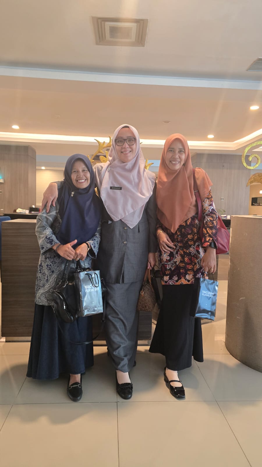 Kepala dan Dua Guru MTsN 3 Kota Padang Ikuti Forum NGOPI UIN Imam Bonjol untuk Perkuat Sinergi Iman dan Ilmu