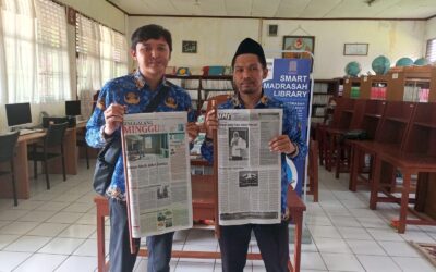 Serah Terima Media Cetak Berita Siswa Berprestasi MTsN 3 Kota Padang