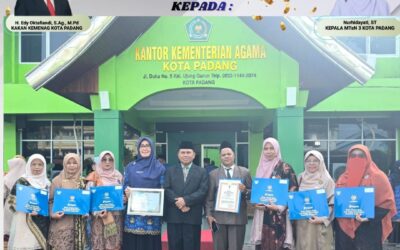 Guru dan Pegawai MTsN 3 Kota Padang Terima Anugerah Satyalancana Karya Satya