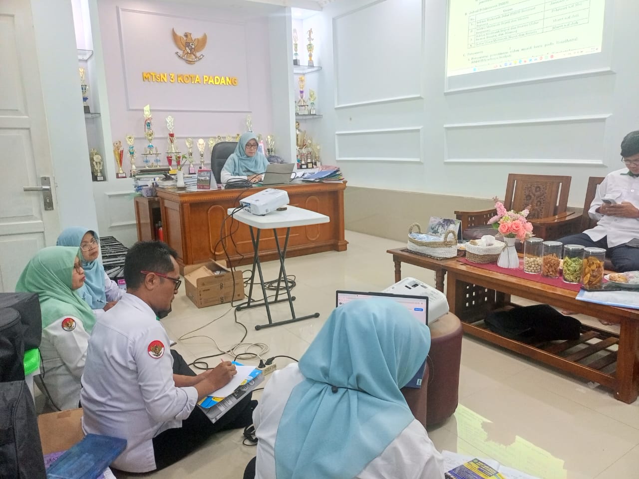 Berpacu dengan Waktu, MTsN 3 Kota Padang Kebut Persiapan PMBM 2026/2027