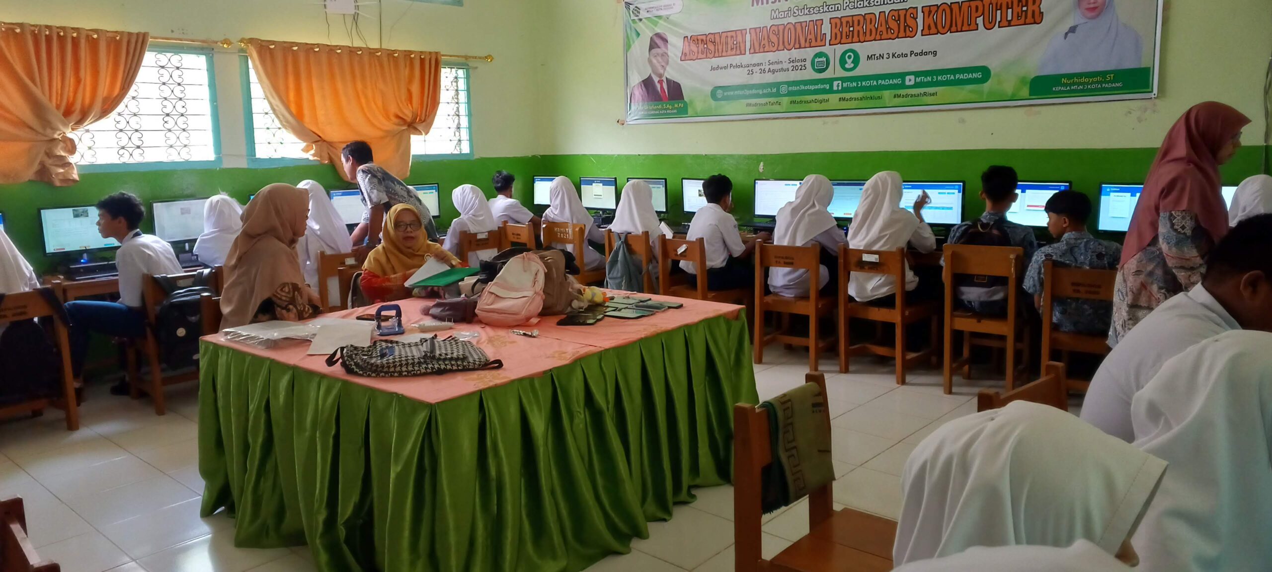 Pengawas Manajerial Pantau Pelaksanaan Gladi Bersih TKA di MTsN 3 Kota Padang