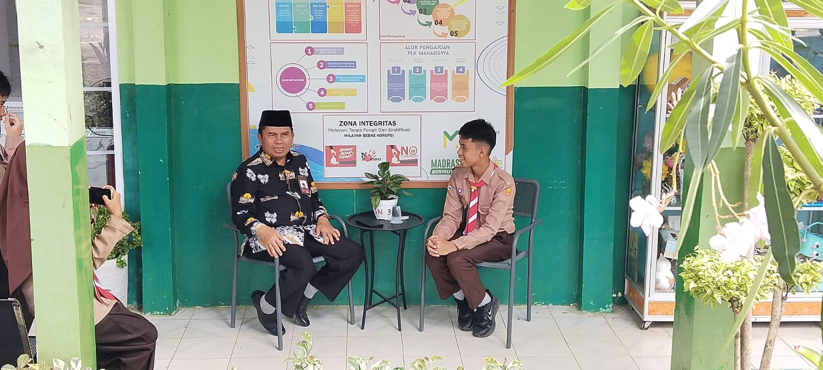 Ketua OSIM MTsN 3 Kota Padang Gaskeun Wawancara Bareng Kemenag, Bikin Semangat Belajar Makin On Fire! 🔥