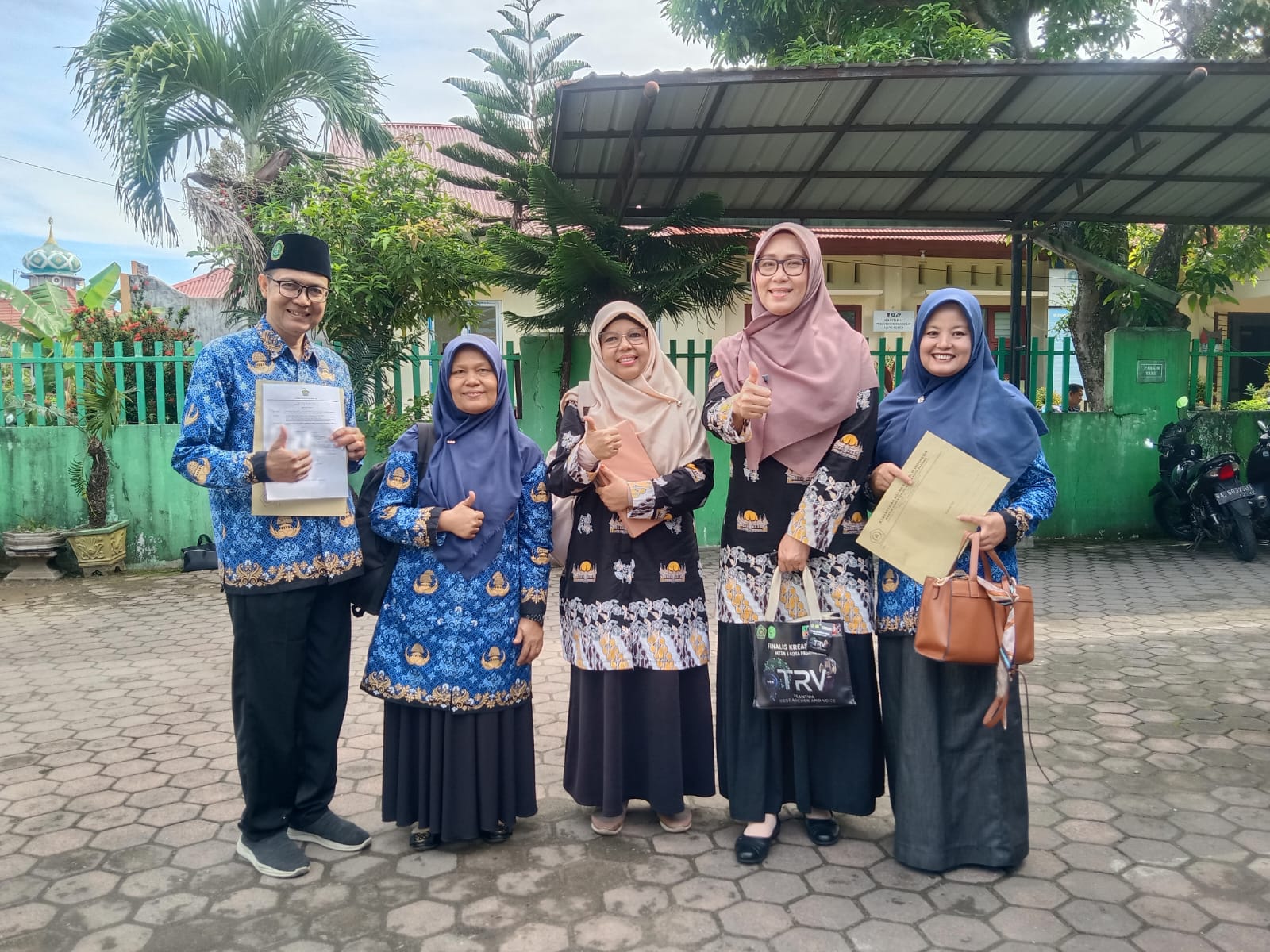 Naik Pangkat, Naik Semangat! 🎉 ASN MTsN 3 Kota Padang Rayakan Momen Spesial