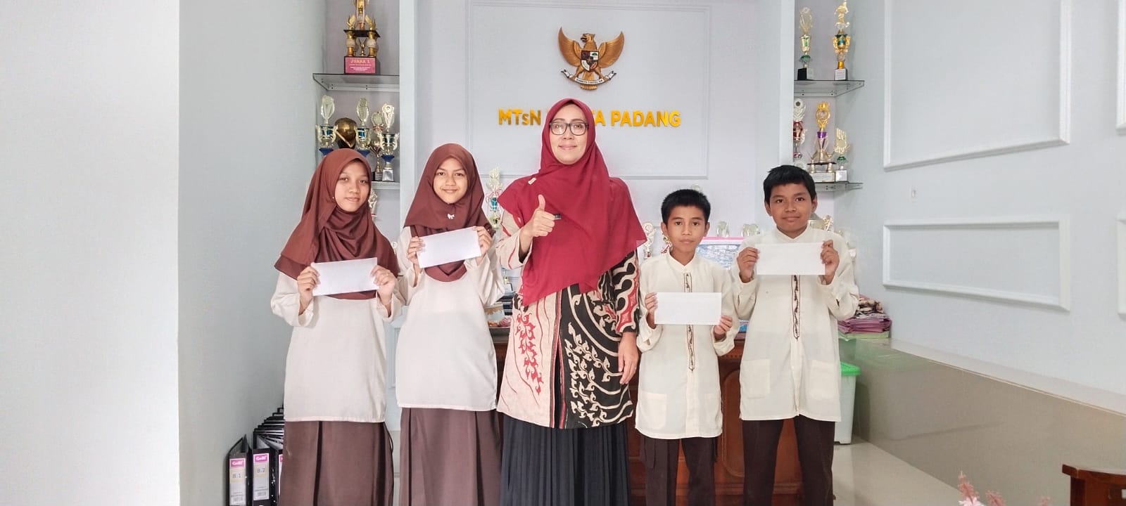 Subuh Berjamaah Jadi Keren! MTsN 3 Kota Padang Kasih Reward Buat Murid Rajin ke Masjid