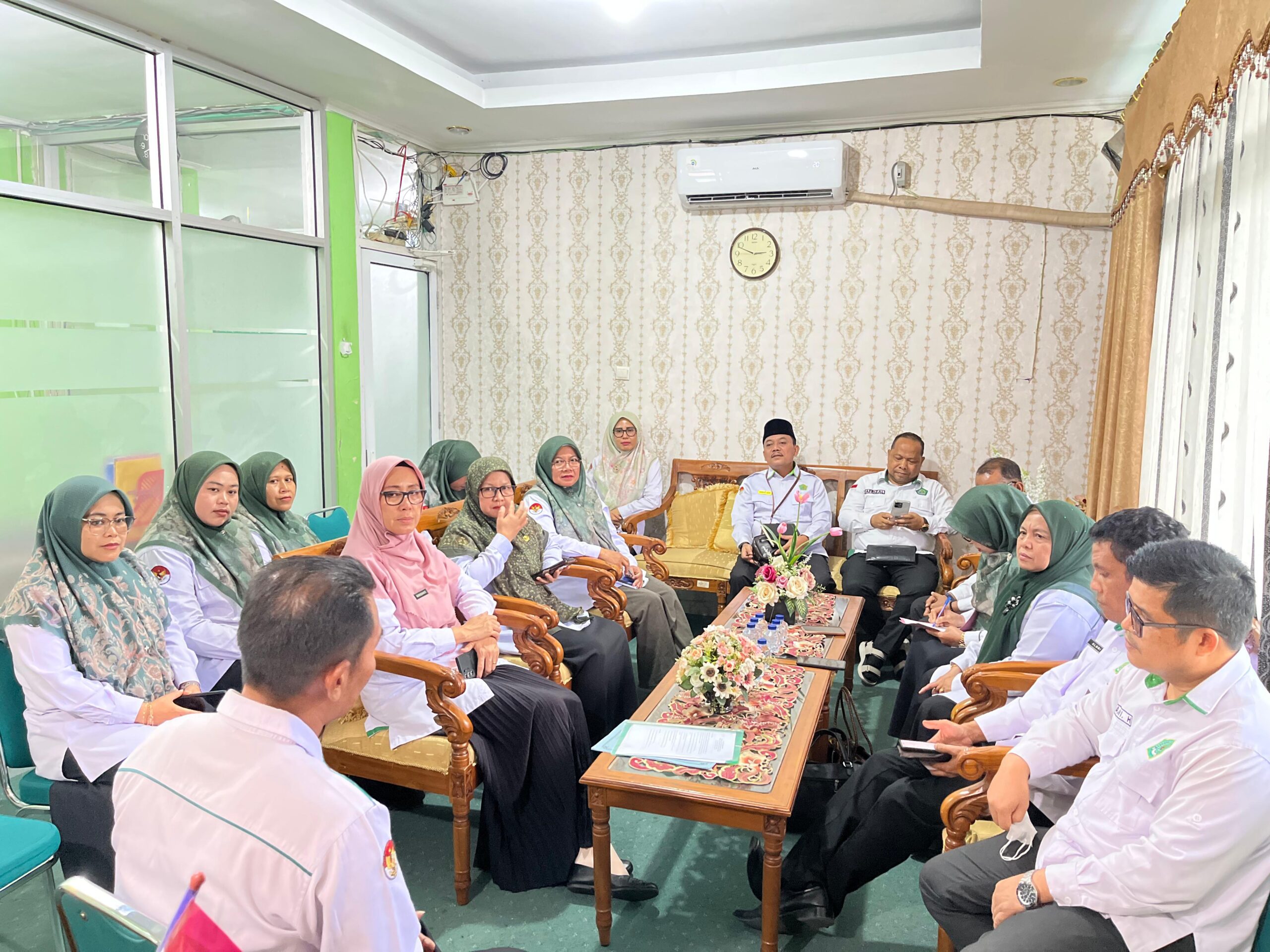 Rapat Dinas Kemenag Kota Padang: Nurhidayati Siap Gas Pol Digitalisasi & Tertib Anggaran!
