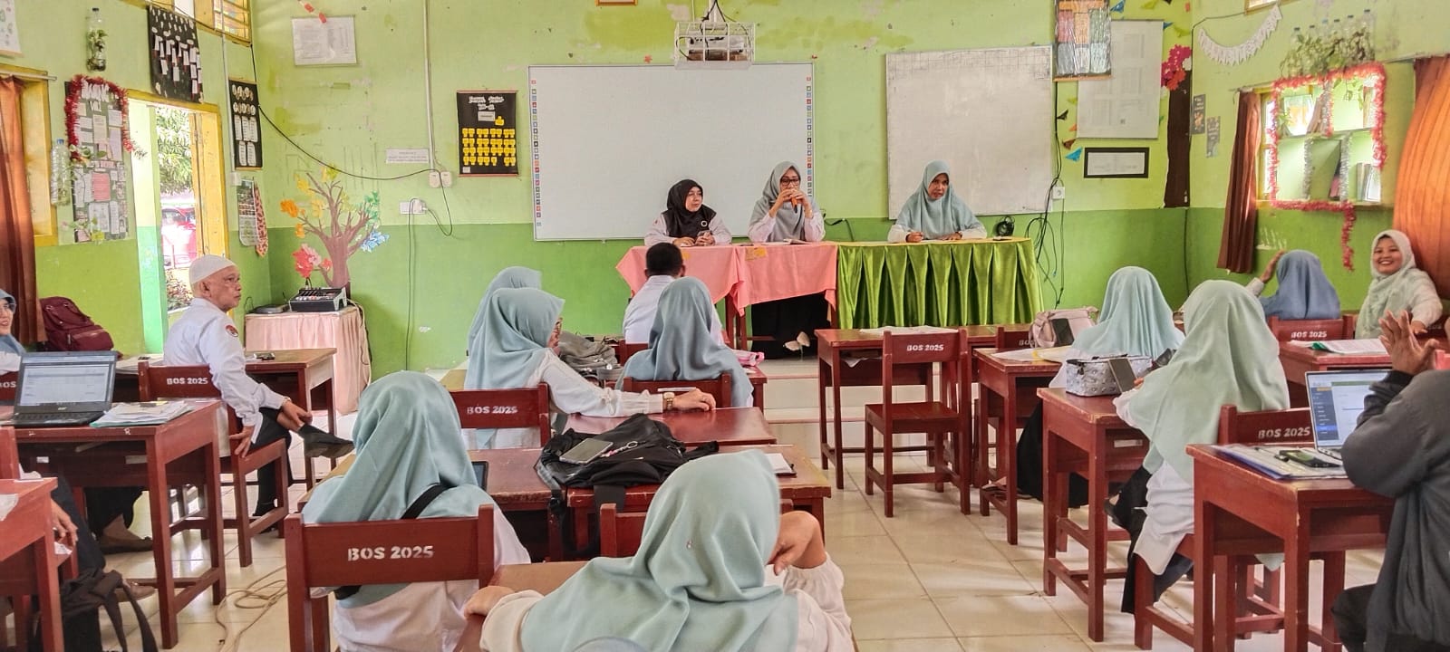 Ketuk Palu! Rapat Pleno MTsN 3 Kota Padang Bahas Nasib Kelulusan 242 Siswa Kelas IX