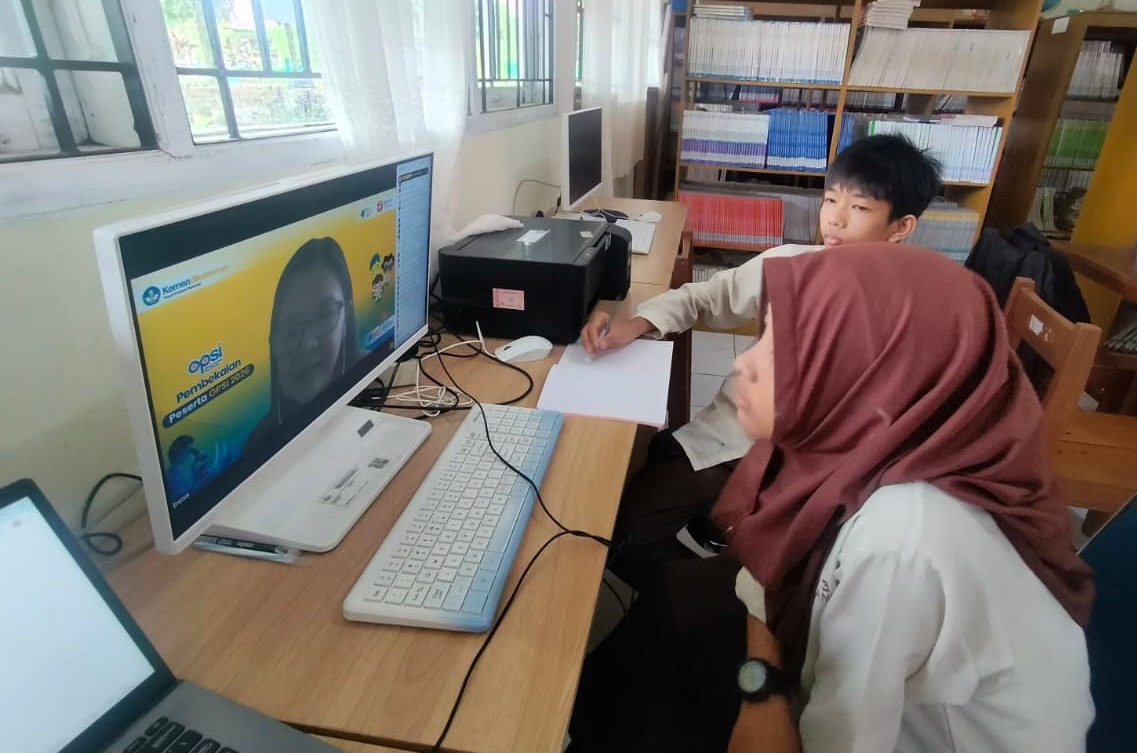 Sobat Riset Kece! Duo Intelek MTsN 3 Kota Padang Siap Guncang Dunia Inovasi Bareng BRIN 🚀
