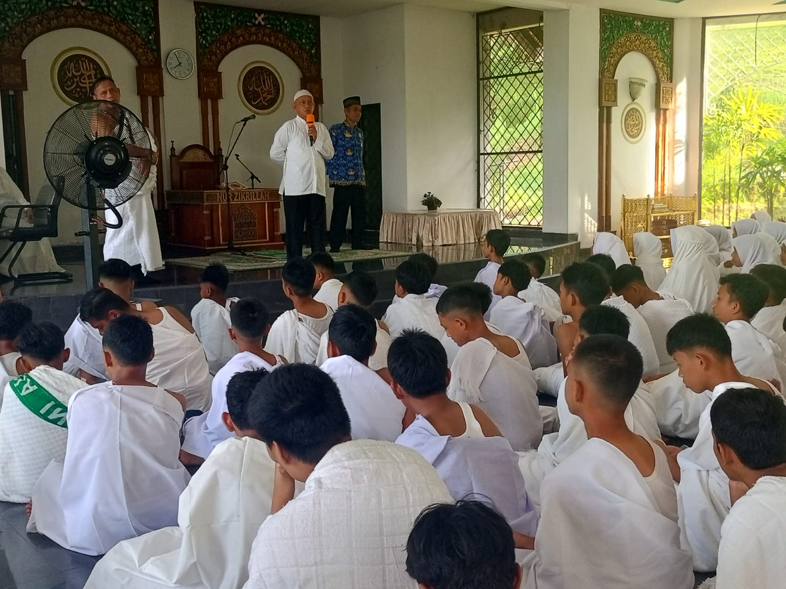 Praktik Manasik Haji Kelas VIII MTsN 3 Kota Padang: Berasa Lagi di Tanah Suci Sungguhan!