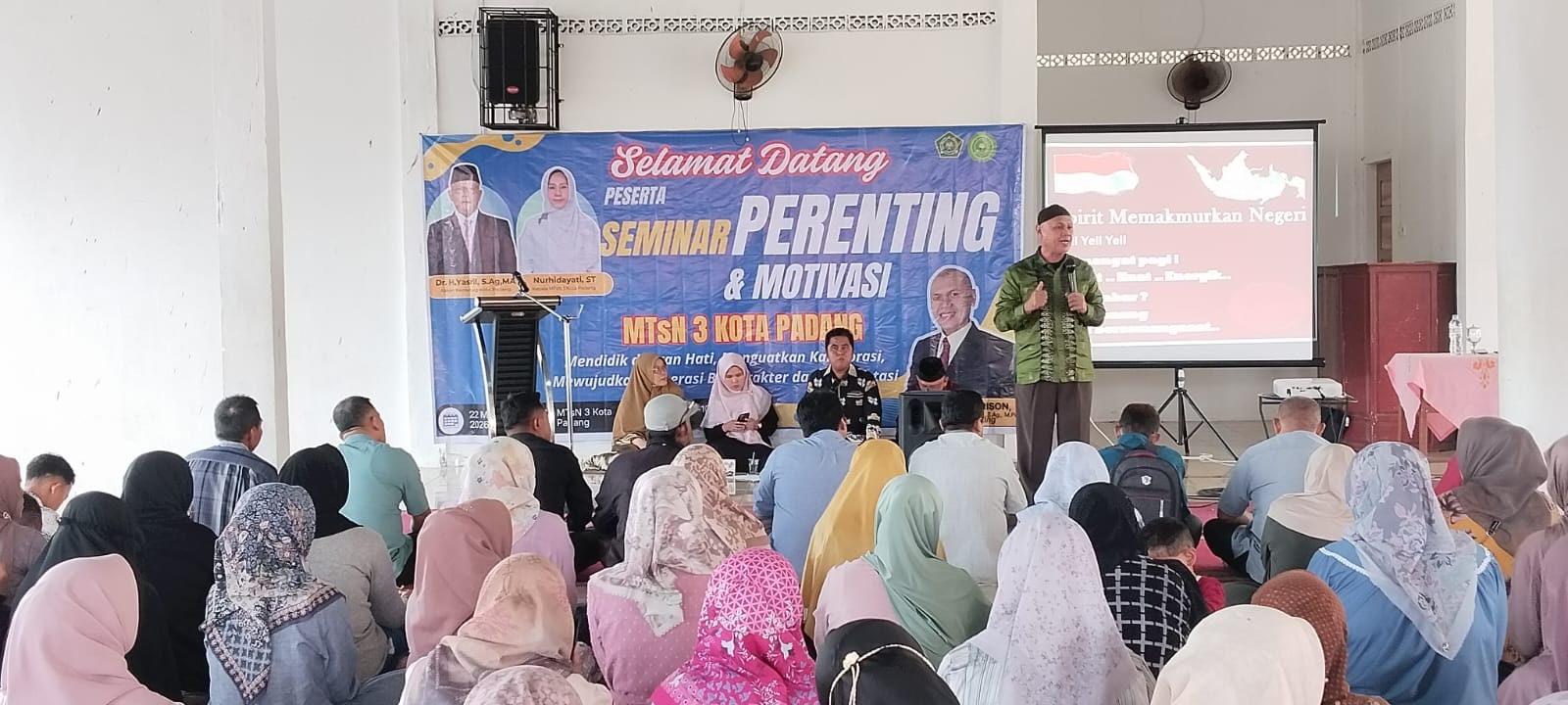 Gak Cuma Murid, Orang Tua Murid Baru MTsN 3 Kota Padang Juga Ikut “Glow Up” di Seminar Parenting!