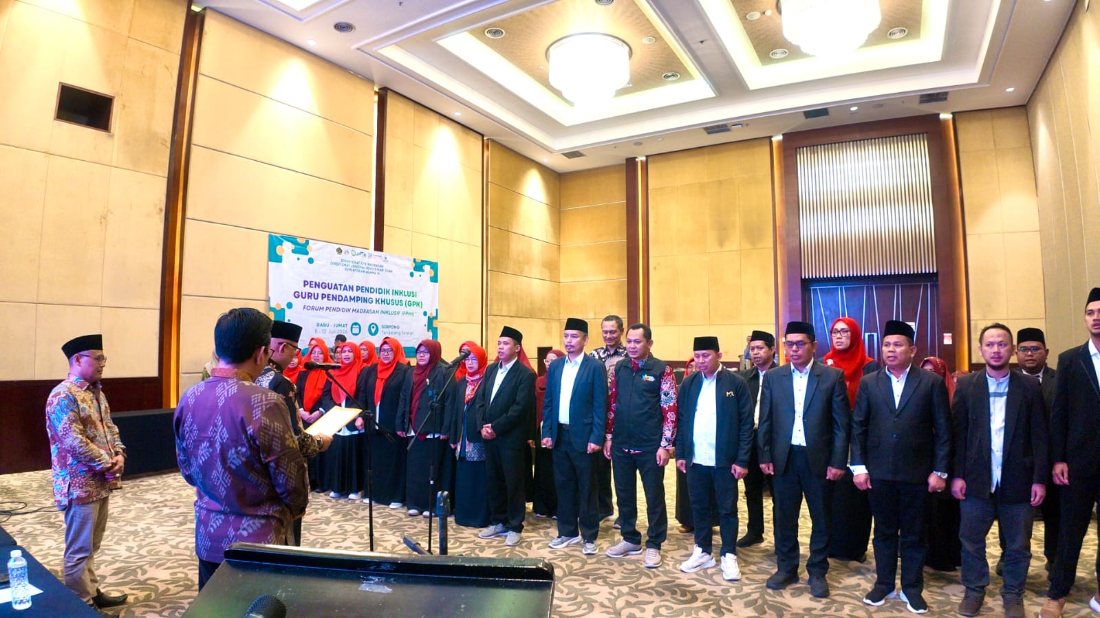 Keren! Kepala MTsN 3 Kota Padang Resmi Dilantik Jadi Pengurus FPMI Pusat di Tangerang Selatan