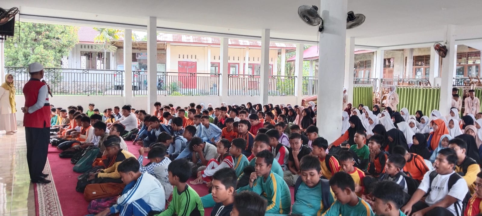Masuki Dunia Baru, Murid Baru MTsN 3 Kota Padang Ikuti Pembekalan MATAMUDA di Masjid Madrasah