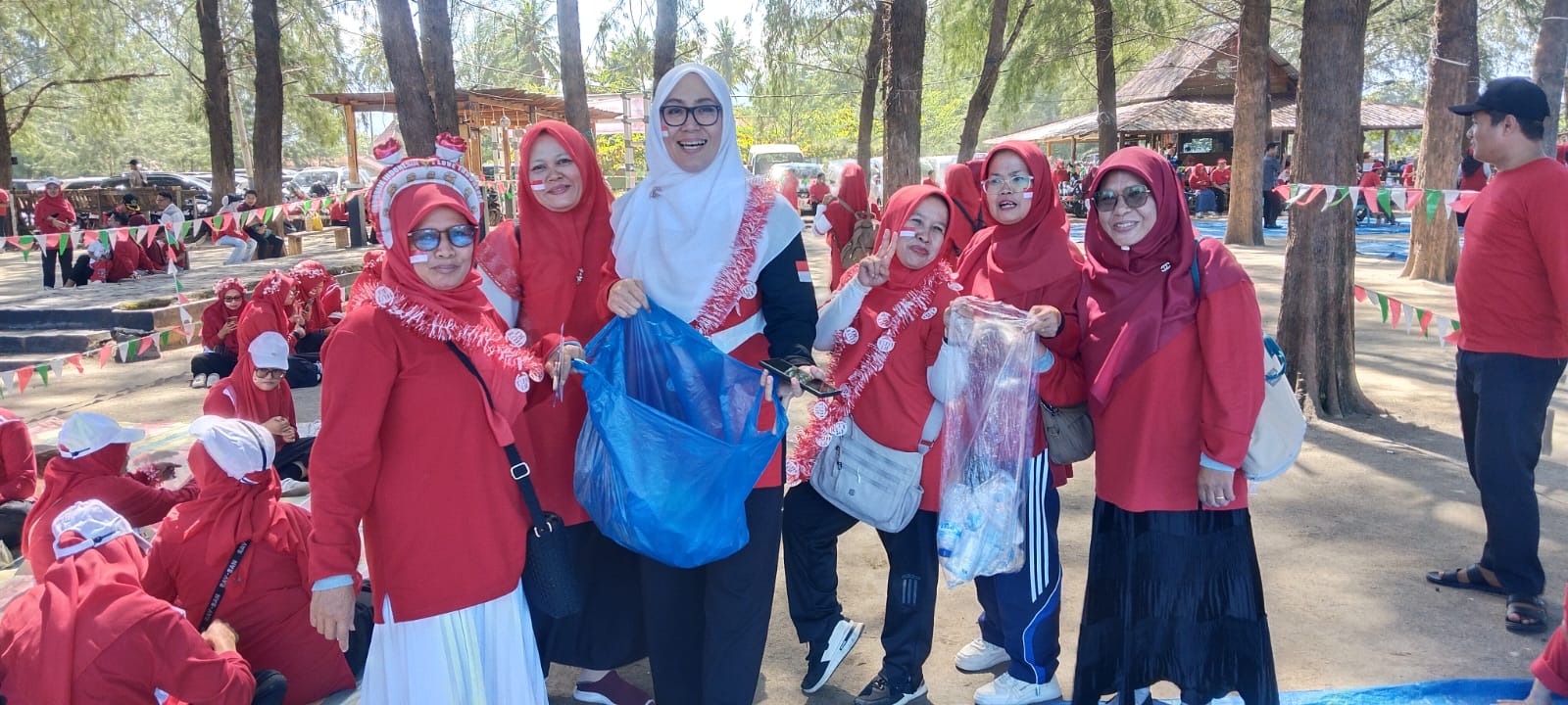 Sampah Dipilah, Bumi Lestari: Aksi Bersih Pantai Ujung Batu oleh Tim Bank Sampah MTsN 3 Kota Padang