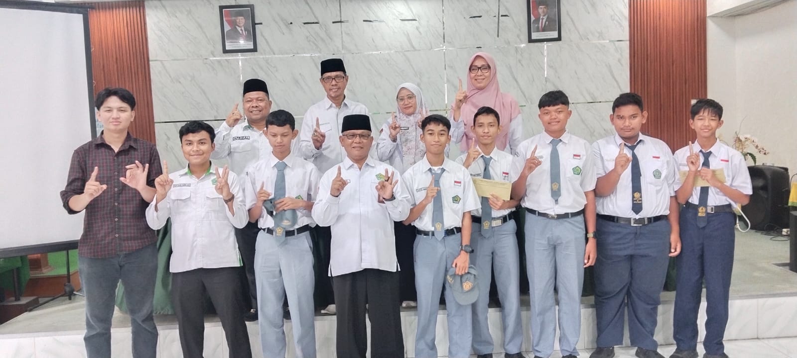 Siap Mengharumkan Nama Bangsa! Tim Robotik MTsN 3 Kota Padang Menuju Ajang Internasional di Malaysia