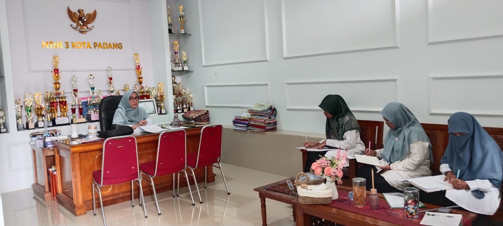 Wujudkan Madrasah Ramah Anak, Tim Inklusi MTsN 3 Kota Padang Mantapkan Pendampingan Murid Baru