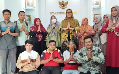 MTsN 3 Kota Padang Berbagi Berkah Lebaran Dengan PTT dan GTT