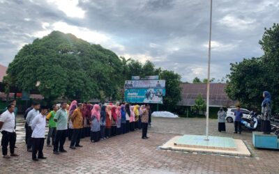 Kepala Madrasah, Nurhidayati, Pimpin Apel Hari Kedua Masuk Kerja Pasca Lebaran di MTsN 3 Kota Padang