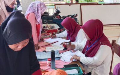 Ramai Pendaftar Membanjiri Hari Pertama Penerimaan Peserta Didik Baru Madrasah (PPDBM) Jalur Reguler di MTsN 3 Kota Padang